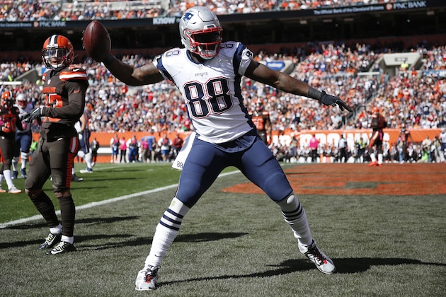 CLEVELAND, OH - OCTOBER 09: Martellus Bennett #88 of the New England Patriots reacts after a seven-yard touchdown reception in the first quarter of the game against the Cleveland Browns at FirstEnergy Stadium on October 9, 2016 in Cleveland, Ohio. (Photo by Joe Robbins/Getty Images)