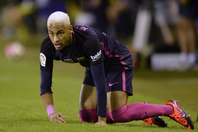 Barcelona's Brazilian forward Neymar kneels on the field during the Spanish league football match RC Celta de Vigo vs FC Barcelona at the Balaidos stadium in Vigo on October 2, 2016. / AFP / MIGUEL RIOPA        (Photo credit should read MIGUEL RIOPA/AFP/Getty Images)
