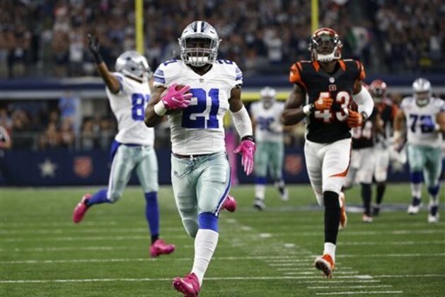 El running back Ezekiel Elliott (21) de los Cowboys de Dallas al anotar un touchdown ante los Bengals de Cincinnati Bengals, el domingo 9 de octubre de 2016. (AP Foto/Ron Jenkins)