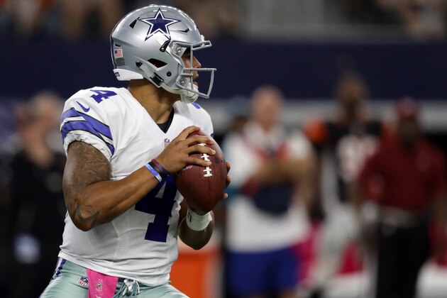 ARLINGTON, TX - OCTOBER 09:   Dak Prescott #4 of the Dallas Cowboys drops back to pass against the Cincinnati Bengals at AT&T Stadium on October 9, 2016 in Arlington, Texas. (Photo by Ronald Martinez/Getty Images)