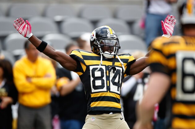 PITTSBURGH, PA - OCTOBER 09:  Antonio Brown #84 of the Pittsburgh Steelers warms up prior to playing the New York Jets at Heinz Field on October 9, 2016 in Pittsburgh, Pennsylvania. (Photo by Gregory Shamus/Getty Images)