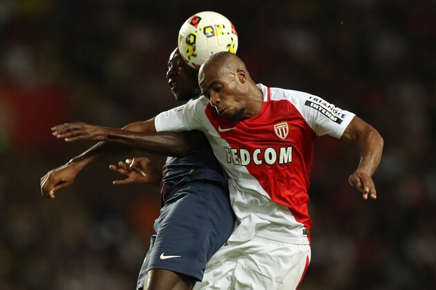Monaco's French defender Djibril Sidibe (R) vies with Paris Saint-Germain's French midfielder Blaise Matuidi during the French Ligue 1 football match Monaco (ASM) versus Paris-Saint-Germain (PSG) on August 28, 2016 at the Louis II Stadium in Monaco.   / AFP / VALERY HACHE        (Photo credit should read VALERY HACHE/AFP/Getty Images)