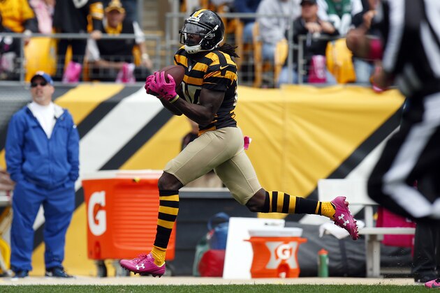 PITTSBURGH, PA - OCTOBER 09:  Sammie Coates #14 of the Pittsburgh Steelers catches a 72 yard touchdown pass in the first quarter during the game against the New York Jets on October 9, 2016 at Heinz Field in Pittsburgh, Pennsylvania.  (Photo by Justin K. Aller/Getty Images)