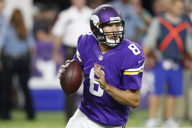 MINNEAPOLIS, MN - OCTOBER 03: Sam Bradford #8 of the Minnesota Vikings looks to pass against the New York Giants during the game at U.S. Bank Stadium on October 3, 2016 in Minneapolis, Minnesota. The Vikings defeated the Giants 24-10. (Photo by Joe Robbins/Getty Images)