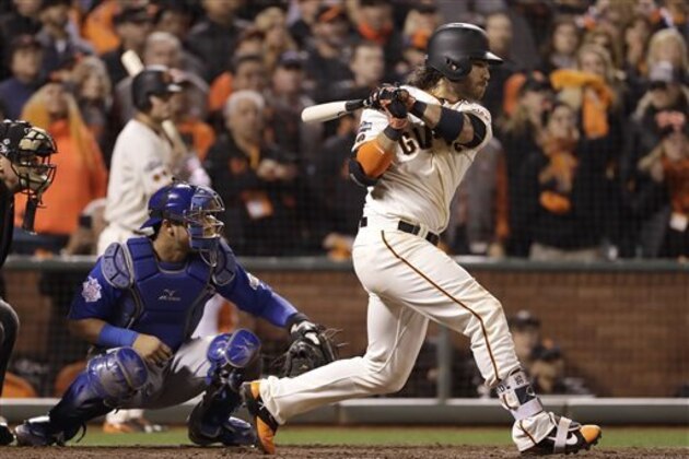 CORRECTS CUBS CATCHER TO WILLSON CONTRERAS INSTEAD OF MIGUEL MONTERO - San Francisco Giants' Brandon Crawford, right, hits a run-scoring single in front of Chicago Cubs catcher Willson Contreras during the eighth inning of Game 3 of baseball's National League Division Series in San Francisco, Monday, Oct. 10, 2016. (AP Photo/Marcio Jose Sanchez)