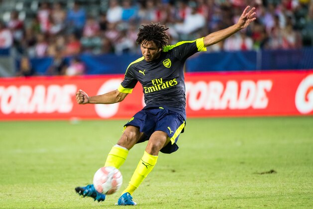 CARSON, CA - JULY 31: Mohamed Elneny #35 of Arsenal takes a free kick during the friendly match between Arsenal and CD Guadalajara at StubHub Center on July 31, 2016 in Carson, California.  Arsenal won the match 3-1  (Photo by Shaun Clark/Getty Images)