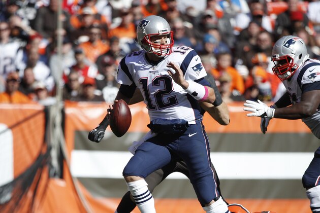 CLEVELAND, OH - OCTOBER 09: Tom Brady #12 of the New England Patriots looks to pass while under pressure against the Cleveland Browns during the game at FirstEnergy Stadium on October 9, 2016 in Cleveland, Ohio. The Patriots defeated the Browns 33-13. (Photo by Joe Robbins/Getty Images)