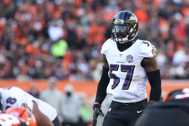 Jan 3, 2016; Cincinnati, OH, USA; Baltimore Ravens inside linebacker C.J. Mosley (57) against the Cincinnati Bengals at Paul Brown Stadium. The bengals won 24-16. Mandatory Credit: Aaron Doster-USA TODAY Sports