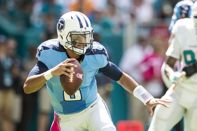 MIAMI GARDENS, FL - OCTOBER 09: Quarterback Marcus Mariota #8 of the Tennessee Titans looks for a receiver during a NFL game against he Miami Dolphins at Hard Rock Stadium on October 9, 2016 in Miami Gardens, Florida.  (Photo by Ronald C. Modra/Sports Imagery/ Getty Images)