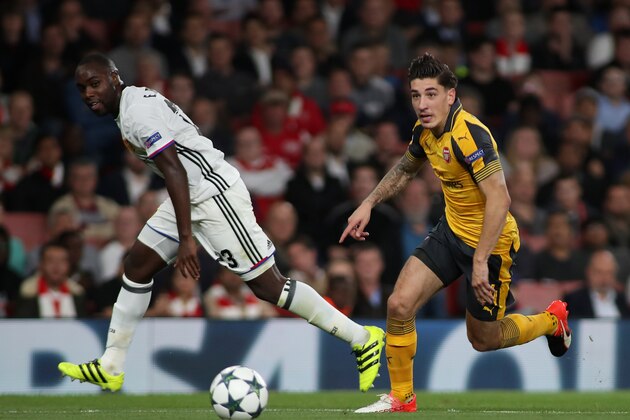 LONDON, ENGLAND - SEPTEMBER 28: Hector Bellerin of Arsenal runs with the ball during the Champions League match between Arsenal and FC Basel at The Emirates Stadium on September 28, 2016 in London, United Kingdom. (Photo by Mitchell Gunn/Getty Images)