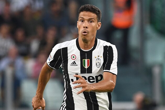 TURIN, ITALY - SEPTEMBER 10:  Anderson Hernanes of Juventus FC in action during the Serie A match between Juventus FC and US Sassuolo at Juventus Stadium on September 10, 2016 in Turin, Italy.  (Photo by Valerio Pennicino/Getty Images)