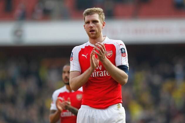 Arsenal's German defender Per Mertesacker appauds supporters after the English FA Cup quarter final football match between Arsenal and Watford at the Emirates Stadium in London on March 13, 2016. 
Watford won the game 2-1. / AFP / Ian Kington / RESTRICTED TO EDITORIAL USE. No use with unauthorized audio, video, data, fixture lists, club/league logos or 'live' services. Online in-match use limited to 75 images, no video emulation. No use in betting, games or single club/league/player publications.  /         (Photo credit should read IAN KINGTON/AFP/Getty Images)