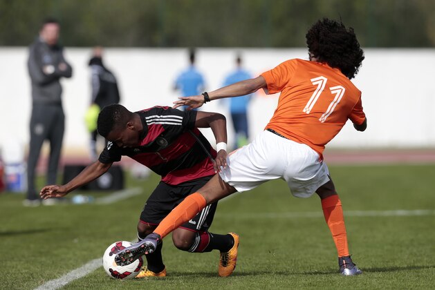 LAGOS, PORTUGAL - FEBRUARY 5: Tahith Chong of Netherlands challenges Alfons Amade of Germany during the UEFA Under17 match between U17 Netherlands v U17 Germany on February 5, 2016 in Vila Real de Santo Antonio, Portugal. (Photo by Filipe Farinha/Bongarts/Getty Images)