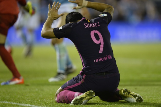 Barcelona's Uruguayan forward Luis Suarez gestures during the Spanish league football match RC Celta de Vigo vs FC Barcelona at the Balaidos stadium in Vigo on October 2, 2016. / AFP / MIGUEL RIOPA        (Photo credit should read MIGUEL RIOPA/AFP/Getty Images)