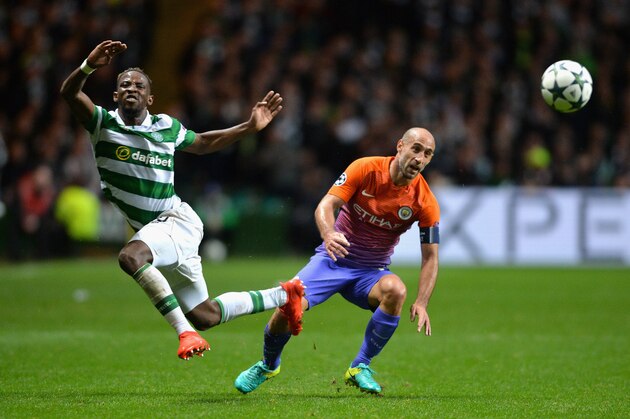 GLASGOW, SCOTLAND - SEPTEMBER 28:  Moussa Dembele of Celtic battles for the ball with Pablo Zabaleta of Manchester City during the UEFA Champions League group C match between Celtic FC and Manchester City FC at Celtic Park on September 28, 2016 in Glasgow, Scotland.  (Photo by Mark Runnacles/Getty Images)