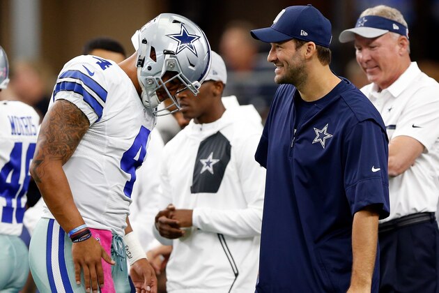 ARLINGTON, TX - OCTOBER 09:   (L-R) Dak Prescott #4, quarterback of the Dallas Cowboys talks with injured quarterback Tony Romo #8 prior to the game against the Cincinnati Bengals at AT&T Stadium on October 9, 2016 in Arlington, Texas. (Photo by Wesley Hitt/Getty Images)