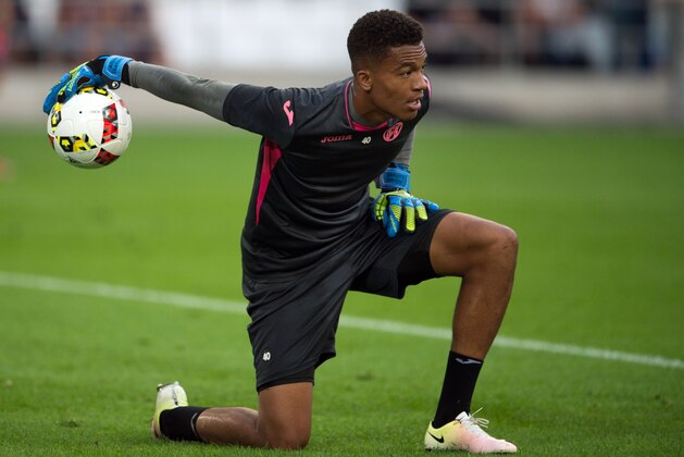Toulouse's French goalkeeper Alban Lafont warms up prior to the French L1 football match Olympique de Marseille vs Toulouse FC on August 14, 2016 at the Velodrome stadium in Marseille, southern France. / AFP / BERTRAND LANGLOIS        (Photo credit should read BERTRAND LANGLOIS/AFP/Getty Images)