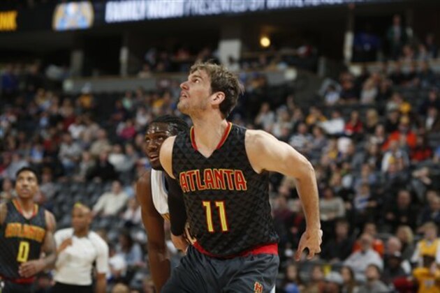Atlanta Hawks center Tiago Splitter (11) in the first half of an NBA basketball game Monday, Jan. 25, 2016, in Denver. (AP Photo/David Zalubowski)