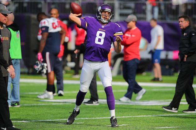 MINNEAPOLIS, MN - OCTOBER 9: Sam Bradford #8 of the Minnesota Vikings warms up before the game against the Houston Texans on October 9, 2016 at US Bank Stadium in Minneapolis, Minnesota. (Photo by Adam Bettcher/Getty Images)