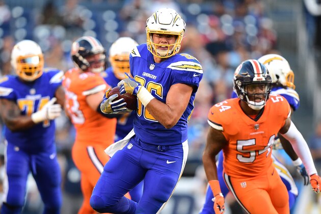 SAN DIEGO, CA - OCTOBER 13:  Hunter Henry #86 of the San Diego Chargers runs with the ball after his catch during the first quarter against the Denver Broncos at Qualcomm Stadium on October 13, 2016 in San Diego, California.  (Photo by Harry How/Getty Images)