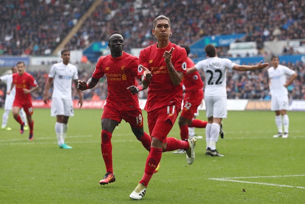 SWANSEA, WALES - OCTOBER 01:  Roberto Firmino of Liverpool celebrates scoring his sides first goal during the Premier League match between Swansea City and Liverpool at Liberty Stadium on October 1, 2016 in Swansea, Wales.  (Photo by Julian Finney/Getty Images)