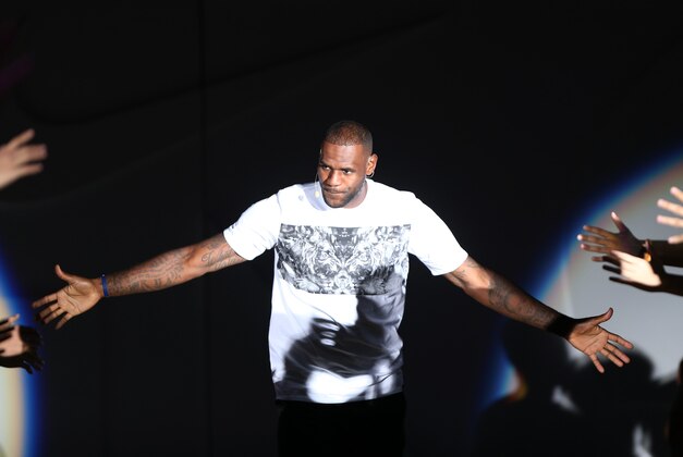GUANGZHOU, CHINA - SEPTEMBER 09:  American professional basketball NBA player LeBron James of the Cleveland Cavaliers attends a commercial event for Nike at Tianhe Sports Center on September 9, 2016 in Guangzhou, China.  (Photo by Zhong Zhi/Getty Images)