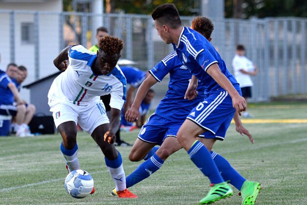 GORIZIA, ITALY - AUGUST 24:  Bioty Moise Kean (L) of Italy U16 in action during the International Friendly between Italy U16 and Bosnia U16 at Stadio Enzo Bearzot on August 24, 2016 in Gorizia, Italy.  (Photo by Dino Panato/Getty Images)