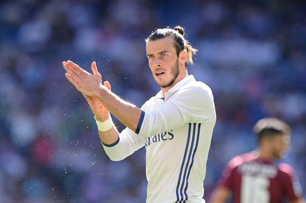 MADRID, SPAIN - OCTOBER 02:  Gareth Bale of Real Madrid reacts during the La Liga Match between Real Madrid CF and SD Eibar at estadio Santiago Bernabeu on October 2, 2016 in Madrid, Spain.  (Photo by Denis Doyle/Getty Images)