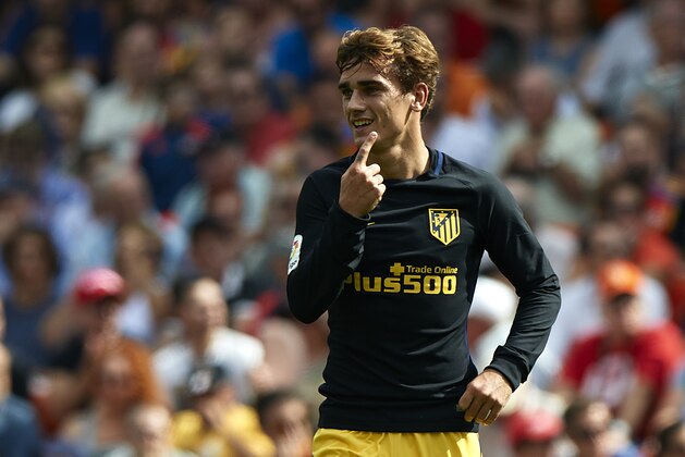 VALENCIA, SPAIN - OCTOBER 02:  Antoine Griezmann of Atletico de Madrid reacts during the La Liga match between Valencia CF and Atletico de Madrid at Mestalla Stadium on October 02, 2016 in Valencia, Spain.  (Photo by Manuel Queimadelos Alonso/Getty Images)