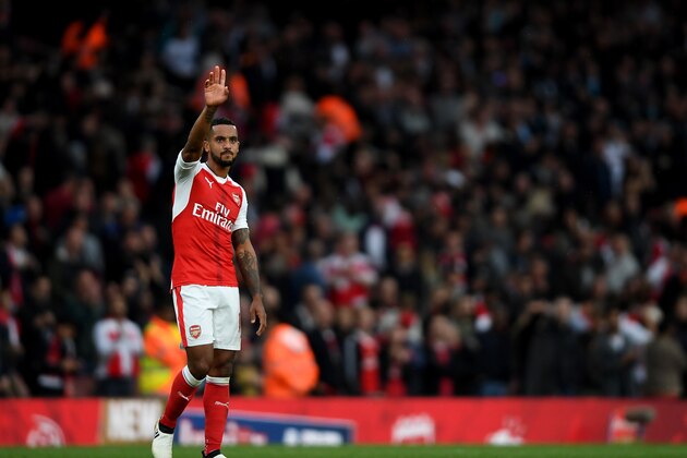 LONDON, ENGLAND - OCTOBER 15: Theo Walcott of Arsenal waves to the Arsenal fans after the final whistle  during the Premier League match between Arsenal and Swansea City at Emirates Stadium on October 15, 2016 in London, England.  (Photo by Mike Hewitt/Getty Images)