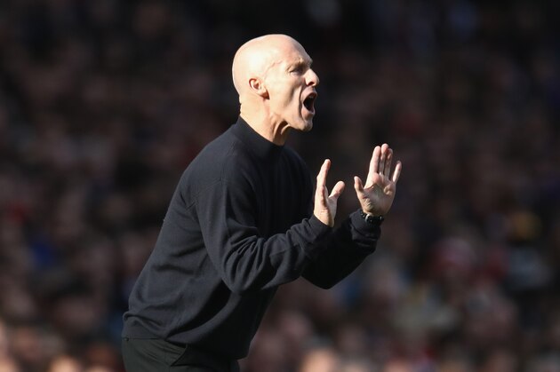 LONDON, ENGLAND - OCTOBER 15:  Swansea City manager Bob Bradley gives instructions during the Premier League match between Arsenal and Swansea City at Emirates Stadium on October 15, 2016 in London, England.  (Photo by Julian Finney/Getty Images)