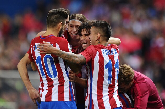 MADRID, SPAIN - OCTOBER 15:  Tiago Mendes of Club Atletico de Madrid celebrates with teammates after scoring his team's 7th goal during the La Liga match between Club Atletico de Madrid and Granada CF at Vicente Calderon Stadium on October 15, 2016 in Madrid, Spain.  (Photo by Denis Doyle/Getty Images)