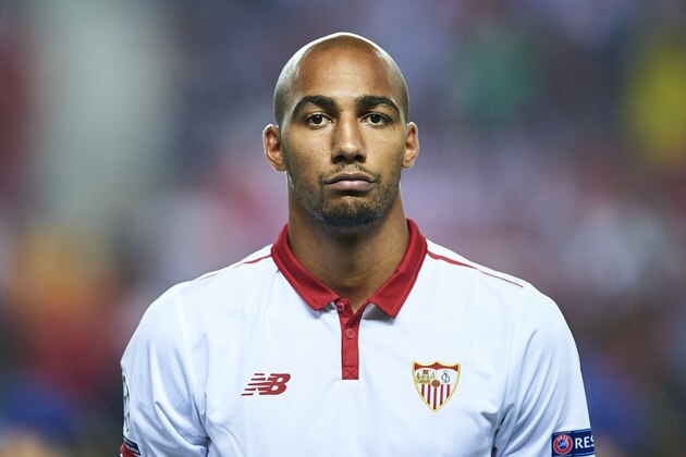 SEVILLE, SPAIN - SEPTEMBER 27:  Steven N'Zonzi of Sevilla FC looks on during the UEFA Champions League match between Sevilla FC and Olympique Lyonnais at Sanchez Pizjuan stadium on September 27, 2016 in Seville.  (Photo by Aitor Alcalde Colomer/Getty Images)