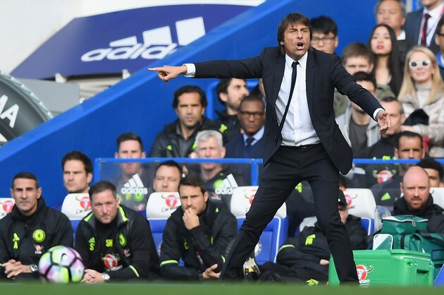 LONDON, ENGLAND - OCTOBER 15: Antonio Conte, Manager of Chelsea reacts on the side line during the Premier League match between Chelsea and Leicester City at Stamford Bridge on October 15, 2016 in London, England.  (Photo by Shaun Botterill/Getty Images)