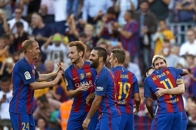 BARCELONA, SPAIN - OCTOBER 15:   Lionel Messi (R) of FC Barcelona celebrates with his teammates after scoring his team's fourth goal during the La Liga match between FC Barcelona and RC Deportivo de La Coruna at Camp Nou stadium on October 15, 2016 in Barcelona, Spain.  (Photo by Manuel Queimadelos Alonso/Getty Images)
