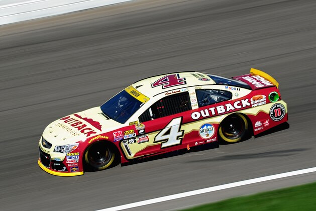 KANSAS CITY, KS - OCTOBER 16:  Kevin Harvick drives the #4 Outback Chevrolet during the NASCAR Sprint Cup Series Hollywood Casino 400 at Kansas Speedway on October 16, 2016 in Kansas City, Kansas.  (Photo by Jeff Curry/Getty Images)