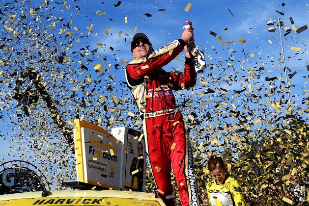 KANSAS CITY, KS - OCTOBER 16:  Kevin Harvick, driver of the #4 Outback Chevrolet, celebrates in Victory Lane after winning the NASCAR Sprint Cup Series Hollywood Casino 400 at Kansas Speedway on October 16, 2016 in Kansas City, Kansas.  (Photo by Josh Hedges/Getty Images)