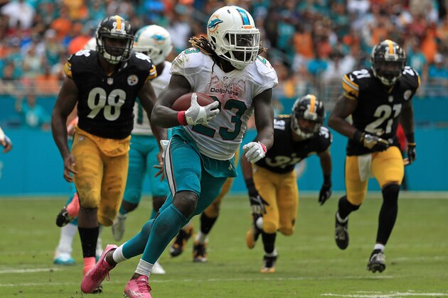MIAMI GARDENS, FL - OCTOBER 16:  Jay Ajayi #23 of the Miami Dolphins rushes during a game against the Pittsburgh Steelers on October 16, 2016 in Miami Gardens, Florida.  (Photo by Mike Ehrmann/Getty Images)