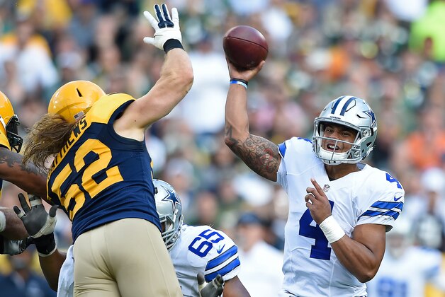 GREEN BAY, WI - OCTOBER 16: Clay Matthews #52 of the Green Bay Packers attempts to block a pass attempt from Dak Prescott #4 of the Dallas Cowboys during the second quarter at Lambeau Field on October 16, 2016 in Green Bay, Wisconsin.  (Photo by Hannah Foslien/Getty Images)