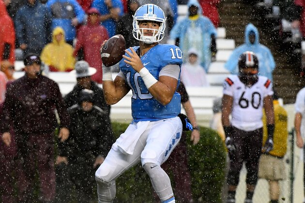 CHAPEL HILL, NC - OCTOBER 08:  Mitch Trubisky #10 of the UNC Tar Heels drops back to pass against the Virginia Tech Hokies at Kenan Stadium on October 8, 2016 in Chapel Hill, North Carolina. (Photo by Mike Comer/Getty Images)