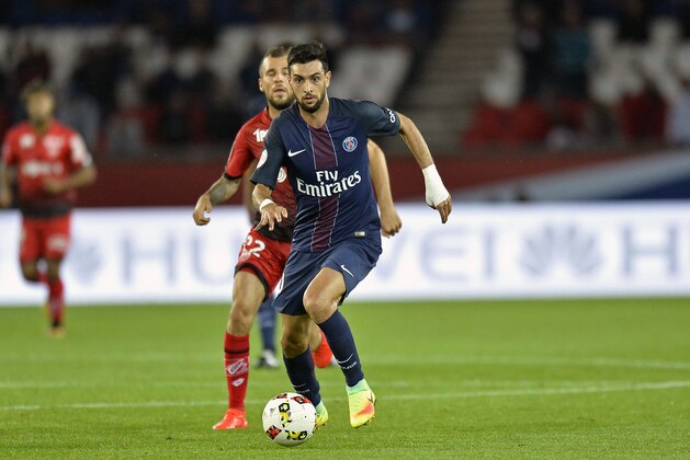 PARIS, FRANCE - SEPTEMBER 20:  Javier Pastore of Paris Saint-Germain runs with the ball during the Ligue 1 match between Paris Saint-Germain and Dijon FCO at Parc des Princes on September 20, 2016 in Paris, France.  (Photo by Aurelien Meunier/Getty Images)