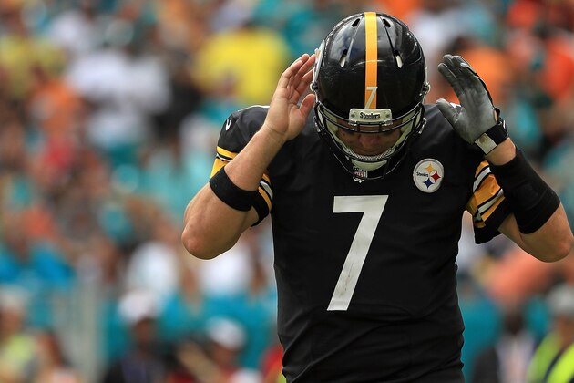MIAMI GARDENS, FL - OCTOBER 16:  Ben Roethlisberger #7 of the Pittsburgh Steelers reacts to a play during a game against the Miami Dolphins on October 16, 2016 in Miami Gardens, Florida.  (Photo by Mike Ehrmann/Getty Images)