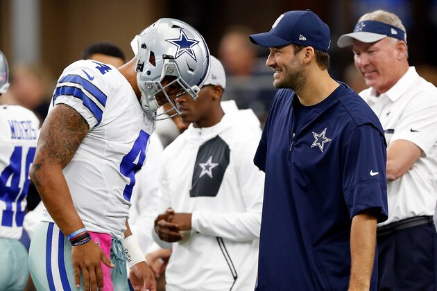 ARLINGTON, TX - OCTOBER 09:   (L-R) Dak Prescott #4, quarterback of the Dallas Cowboys talks with injured quarterback Tony Romo #8 prior to the game against the Cincinnati Bengals at AT&T Stadium on October 9, 2016 in Arlington, Texas. (Photo by Wesley Hitt/Getty Images)