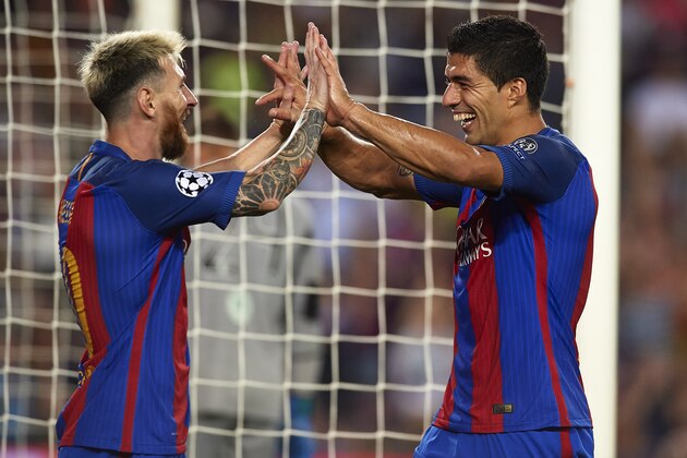 BARCELONA, SPAIN - SEPTEMBER 13:  Luis Suarez (R) of FC Barcelona celebrates scoring his team's seventh goal with his teammate Lionel Messi goal during the UEFA Champions League Group C match between FC Barcelona and Celtic FC at Camp Nou on September 13, 2016 in Barcelona. Spain. (Photo by Manuel Queimadelos/Getty Images).  (Photo by Manuel Queimadelos Alonso/Getty Images)