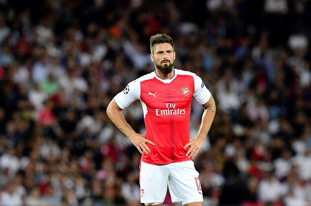 Arsenal's French striker Olivier Giroud reacts during the UEFA Champions League Group A football match between Paris-Saint-Germain vs Arsenal FC, on September 13, 2016 at the Parc des Princes stadium in Paris.  / AFP / FRANCK FIFE        (Photo credit should read FRANCK FIFE/AFP/Getty Images)
