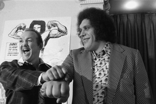 Heavyweight boxer Chuck Wepner, left, Compares fists with Andre
