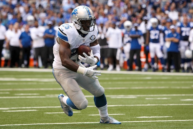 INDIANAPOLIS, IN - SEPTEMBER 11:  Theo Riddick #25 of the Detroit Lions runs with the ball in the second quarter against the Indianapolis Colts at Lucas Oil Stadium on September 11, 2016 in Indianapolis, Indiana. (Photo by Dylan Buell/Getty Images)