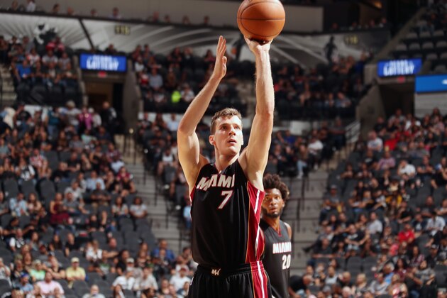 SAN ANTONIO, TX - OCTOBER 14:  Goran Dragic #7 of the Miami Heat shoots a free throw against the San Antonio Spurs on October 14, 2016 at AT&T Center in San Antonio, Texas. NOTE TO USER: User expressly acknowledges and agrees that, by downloading and or using this Photograph, user is consenting to the terms and conditions of the Getty Images License Agreement. Mandatory Copyright Notice: Copyright 2016 NBAE (Photo by Issac Baldizon/NBAE via Getty Images)