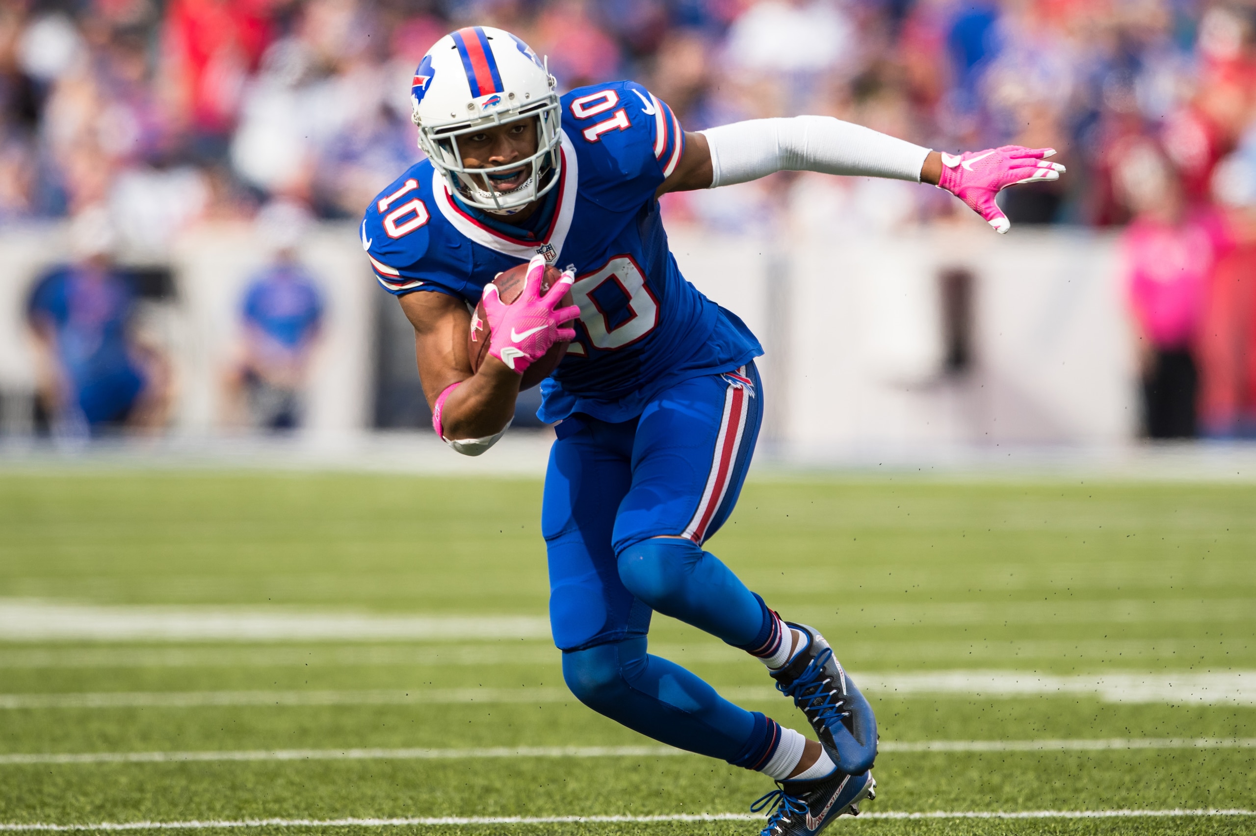 ORCHARD PARK, NY - OCTOBER 16:  Robert Woods #10 of the Buffalo Bills carries the ball during the first half against the San Francisco 49ers on October 16, 2016 at New Era Field in Orchard Park, New York. Buffalo defeats San Francisco 45-16.  (Photo by Brett Carlsen/Getty Images)