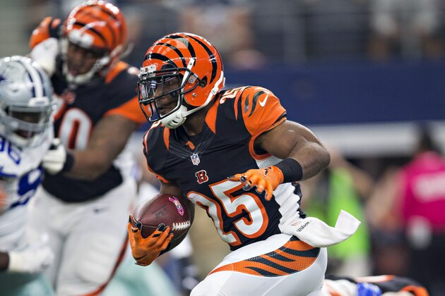 ARLINGTON, TX - OCTOBER 09: Giovani Bernard #25 of the Cincinnati Bengals runs the ball during a game against the Dallas Cowboys at AT&T Stadium on October 9, 2016 in Arlington, Texas. The Cowboys defeated the Bengals 28-14.  (Photo by Wesley Hitt/Getty Images)